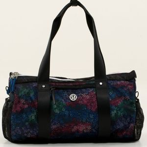 Lululemon Run On Duffel in Petal Pop Extra Multi / Black